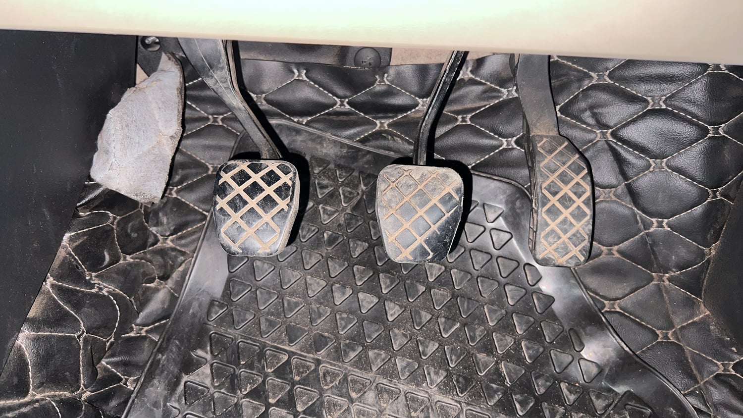 Used 2013 Volkswagen Polo Comfortline 1.2L (P) Petrol Manual interior PEDALS VIEW