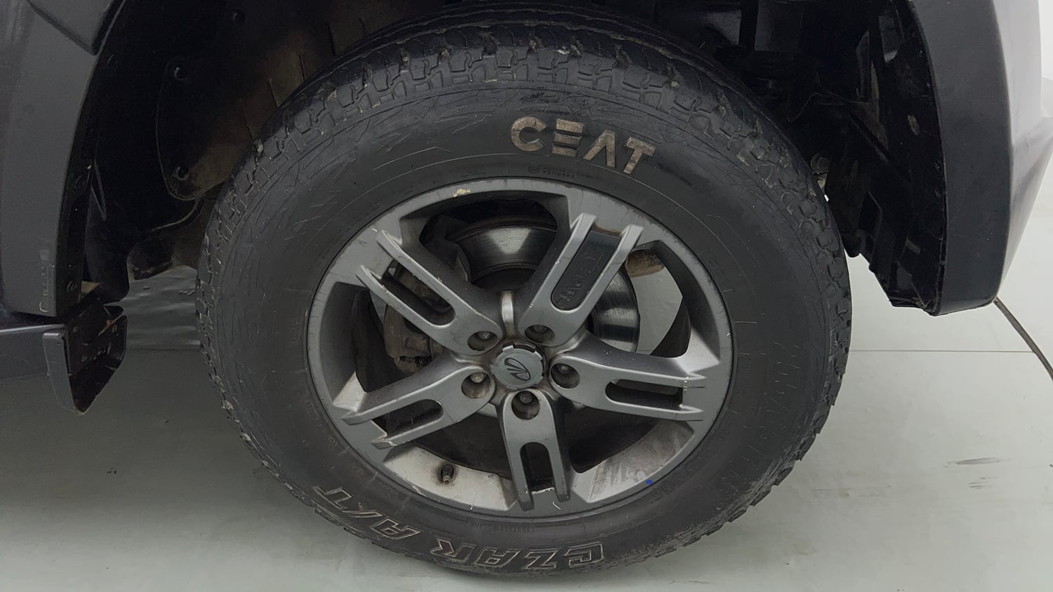 Used 2021 mahindra Thar LX Hard Top Petrol MT 4WD Petrol Manual tyres RIGHT FRONT TYRE RIM VIEW