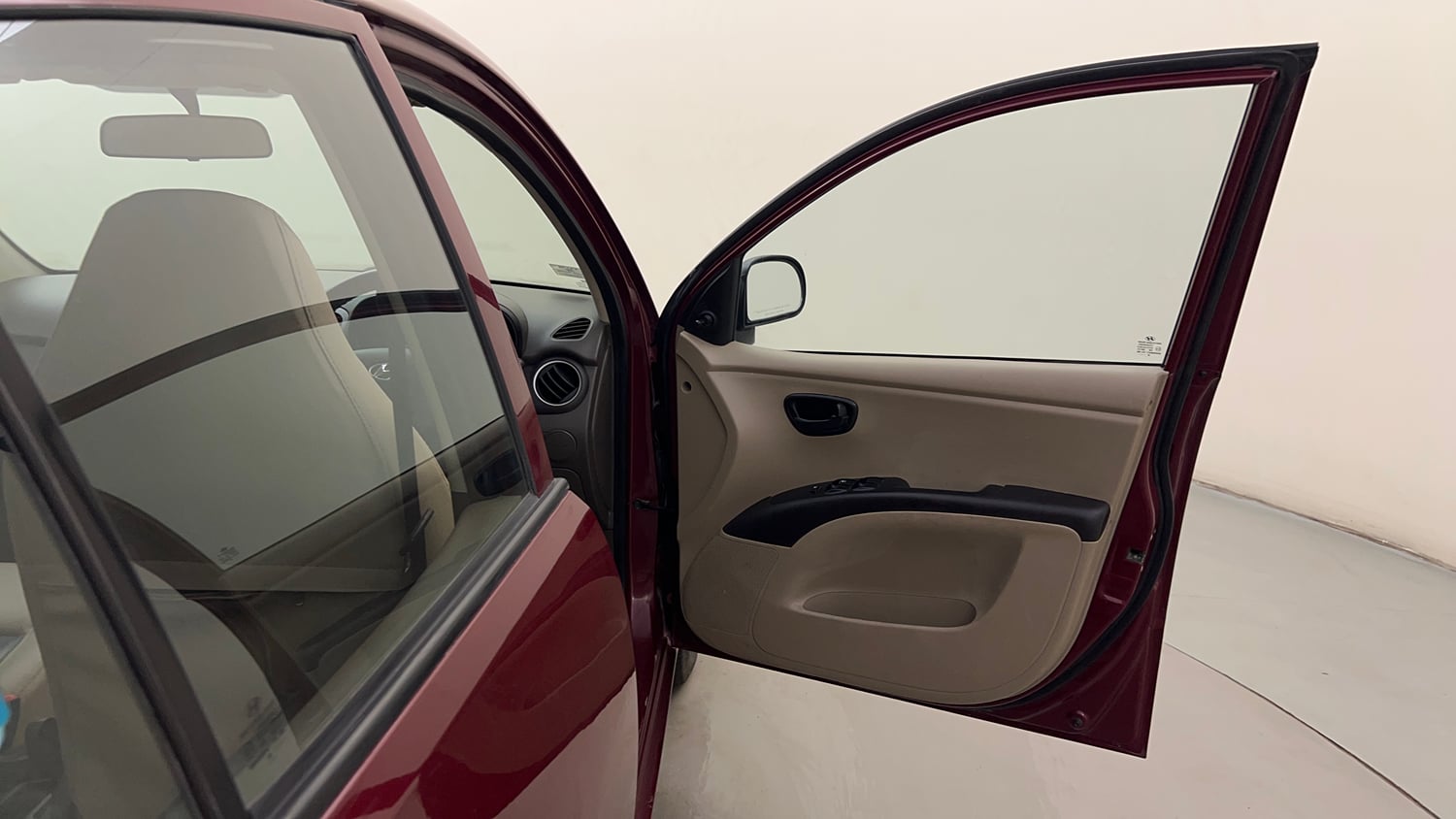 Used 2015 Hyundai i10 Magna 1.1 iRDE2 Petrol Manual interior RIGHT FRONT DOOR OPEN VIEW