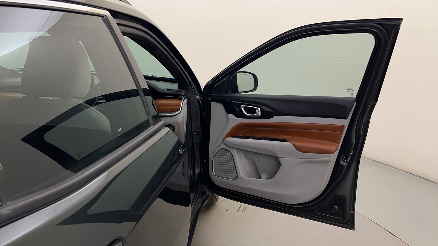 Used 2023 Jeep Compass Limited (O) 2.0 Diesel Diesel Manual interior RIGHT FRONT DOOR OPEN VIEW