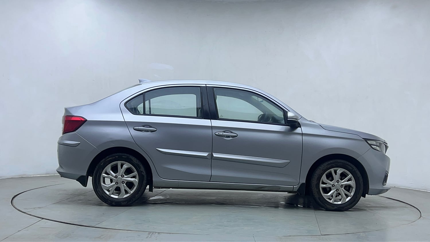 Used 2018 Honda Amaze 1.2 VX MT Petrol Petrol Manual exterior RIGHT SIDE VIEW