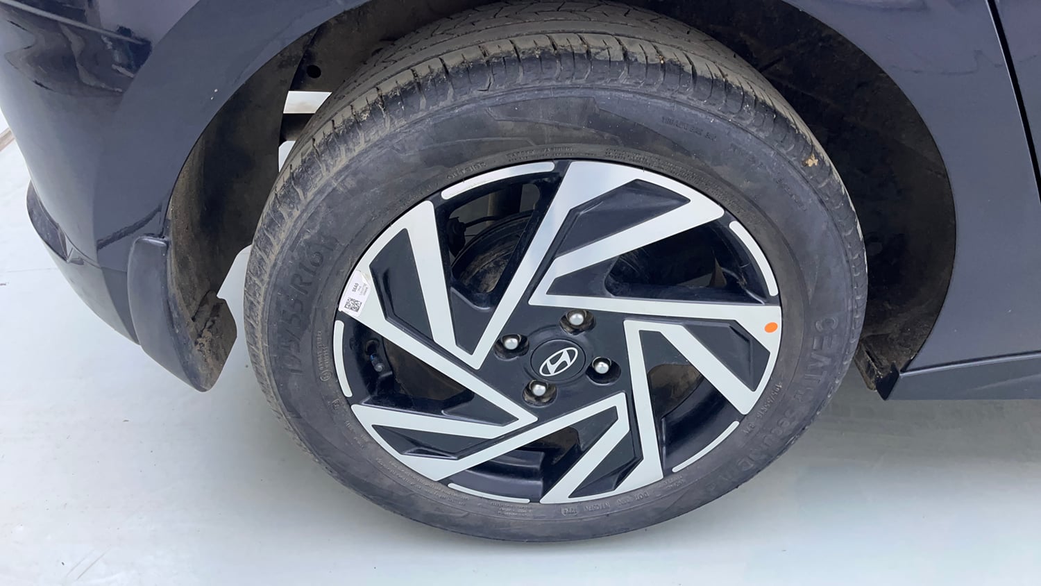 Used 2024 Hyundai New i20 Asta (O) 1.2 MT Petrol Manual tyres RIGHT REAR TYRE RIM VIEW
