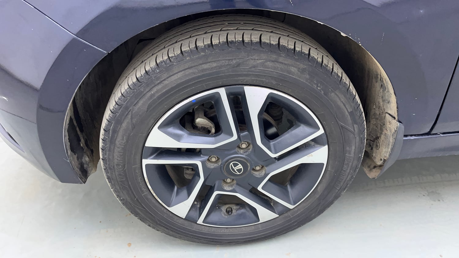 Used 2019 Tata Tigor Revotron XZA Petrol Automatic tyres LEFT FRONT TYRE RIM VIEW