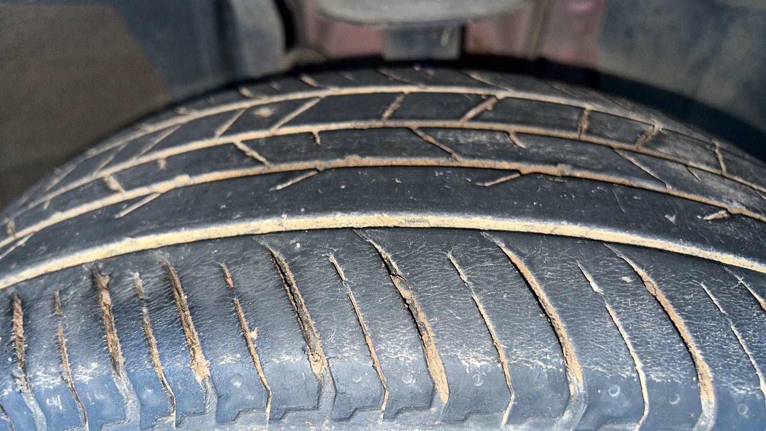 Used 2021 Renault Kiger RXT (O) MT Dual Tone Petrol Manual tyres RIGHT FRONT TYRE TREAD VIEW