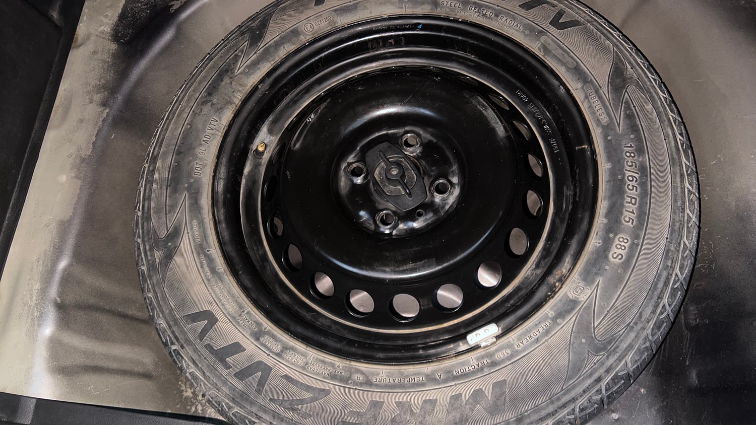 Used 2016 Maruti Suzuki Baleno Delta 1.2 Petrol Manual tyres SPARE TYRE VIEW