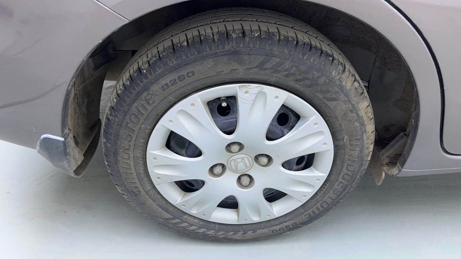Used 2014 Honda Amaze 1.2 S i-VTEC Petrol Manual tyres RIGHT REAR TYRE RIM VIEW