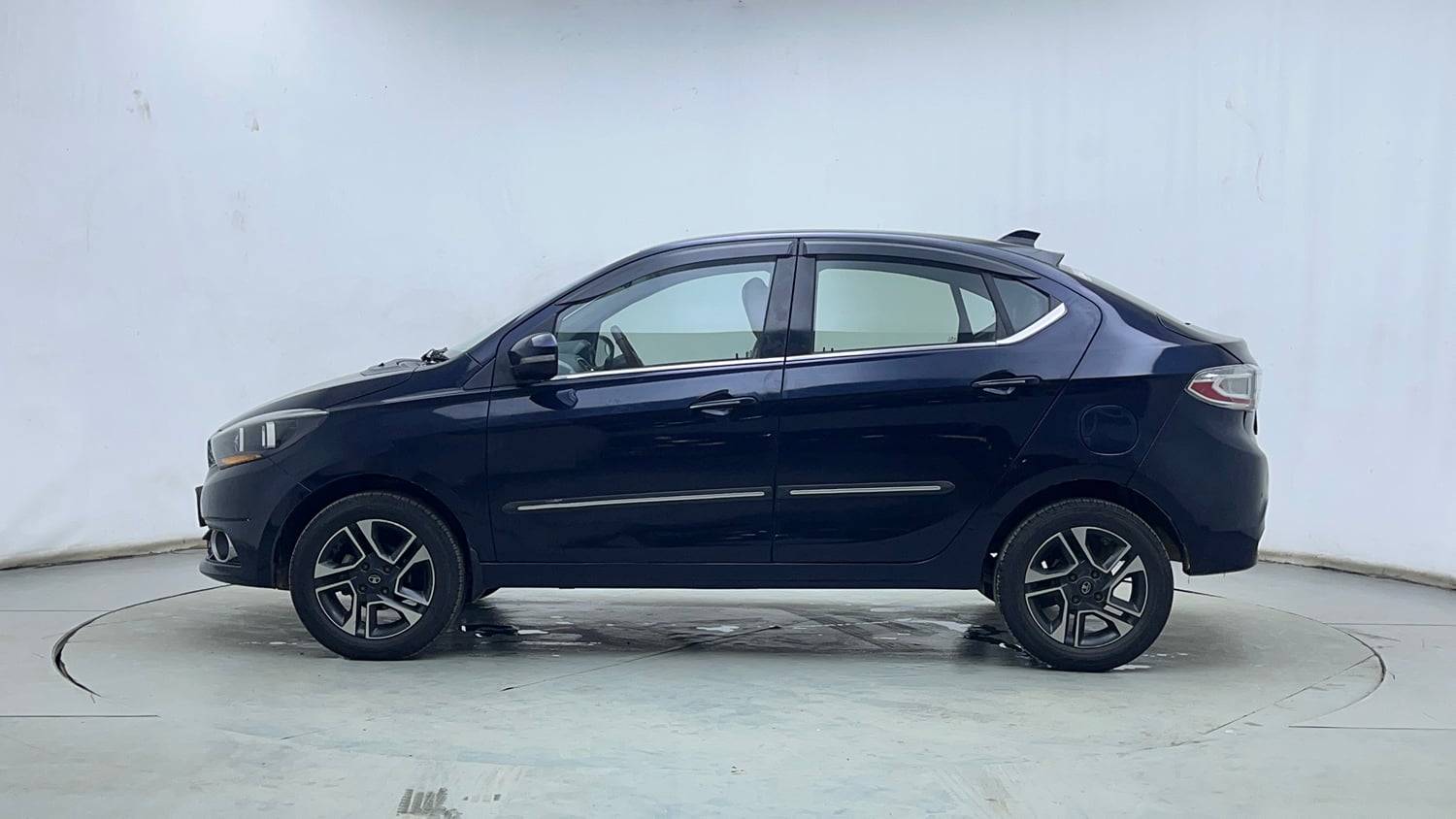 Used 2019 Tata Tigor Revotron XZA Petrol Automatic exterior LEFT SIDE VIEW