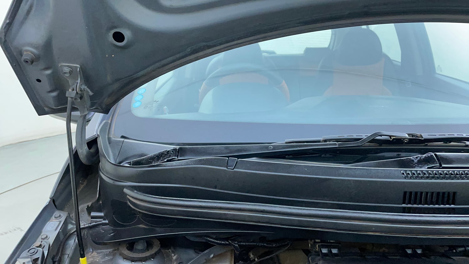 Used 2019 Hyundai Grand i10 Asta 1.2 Kappa VTVT Petrol Manual engine ENGINE RIGHT SIDE HINGE & APRON VIEW