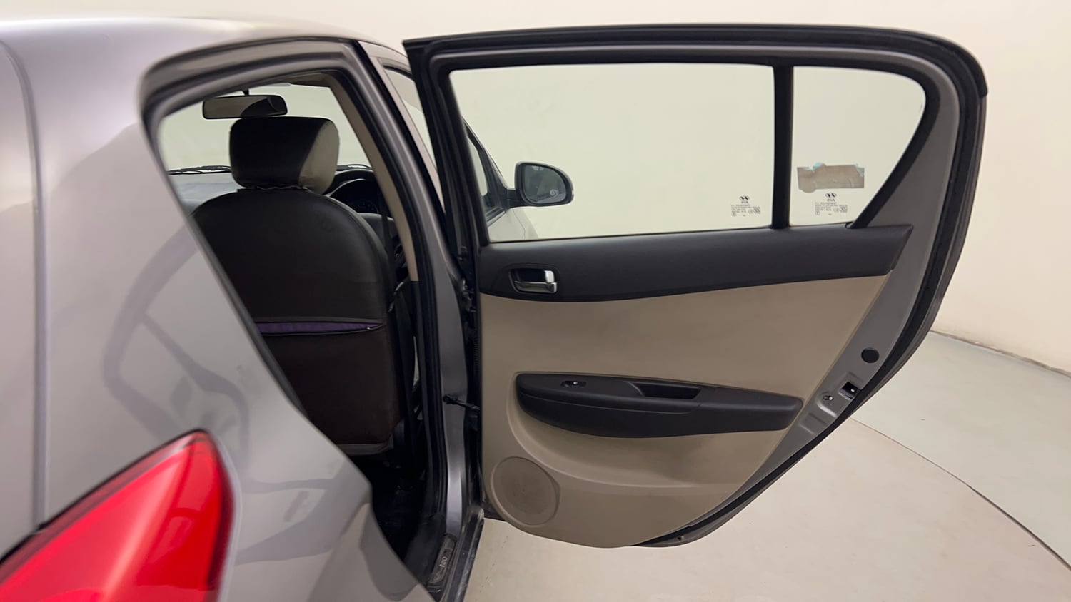 Used 2013 Hyundai i20 Magna (O) 1.2 Petrol Manual interior RIGHT REAR DOOR OPEN VIEW