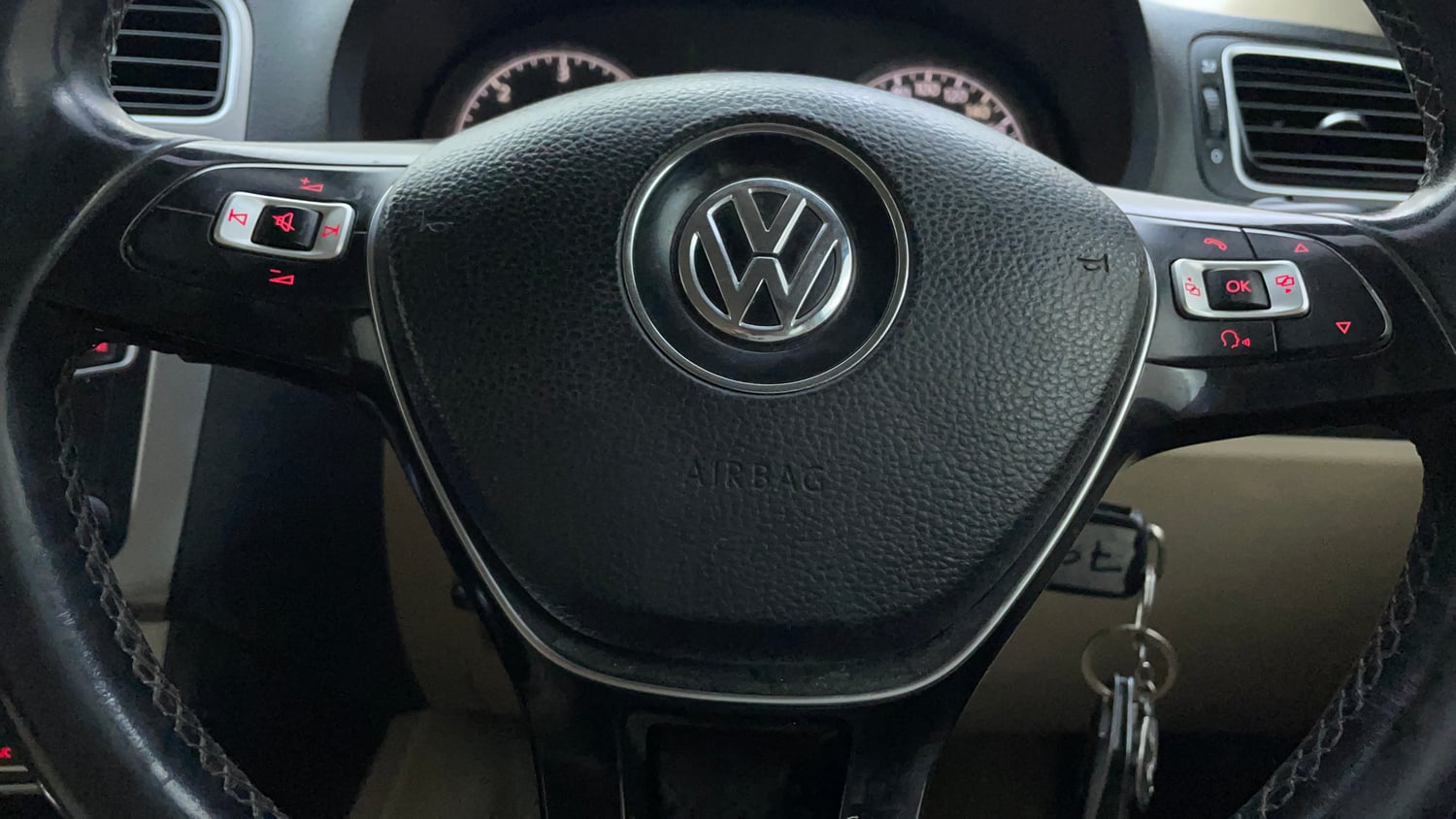 Used 2018 Volkswagen Ameo Highline 1.5L AT Diesel Automatic top_features Airbags