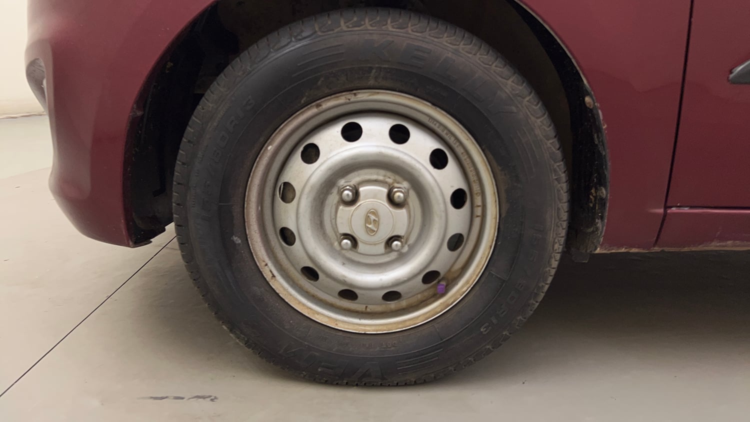 Used 2015 Hyundai i10 Magna 1.1 iRDE2 Petrol Manual tyres LEFT FRONT TYRE RIM VIEW