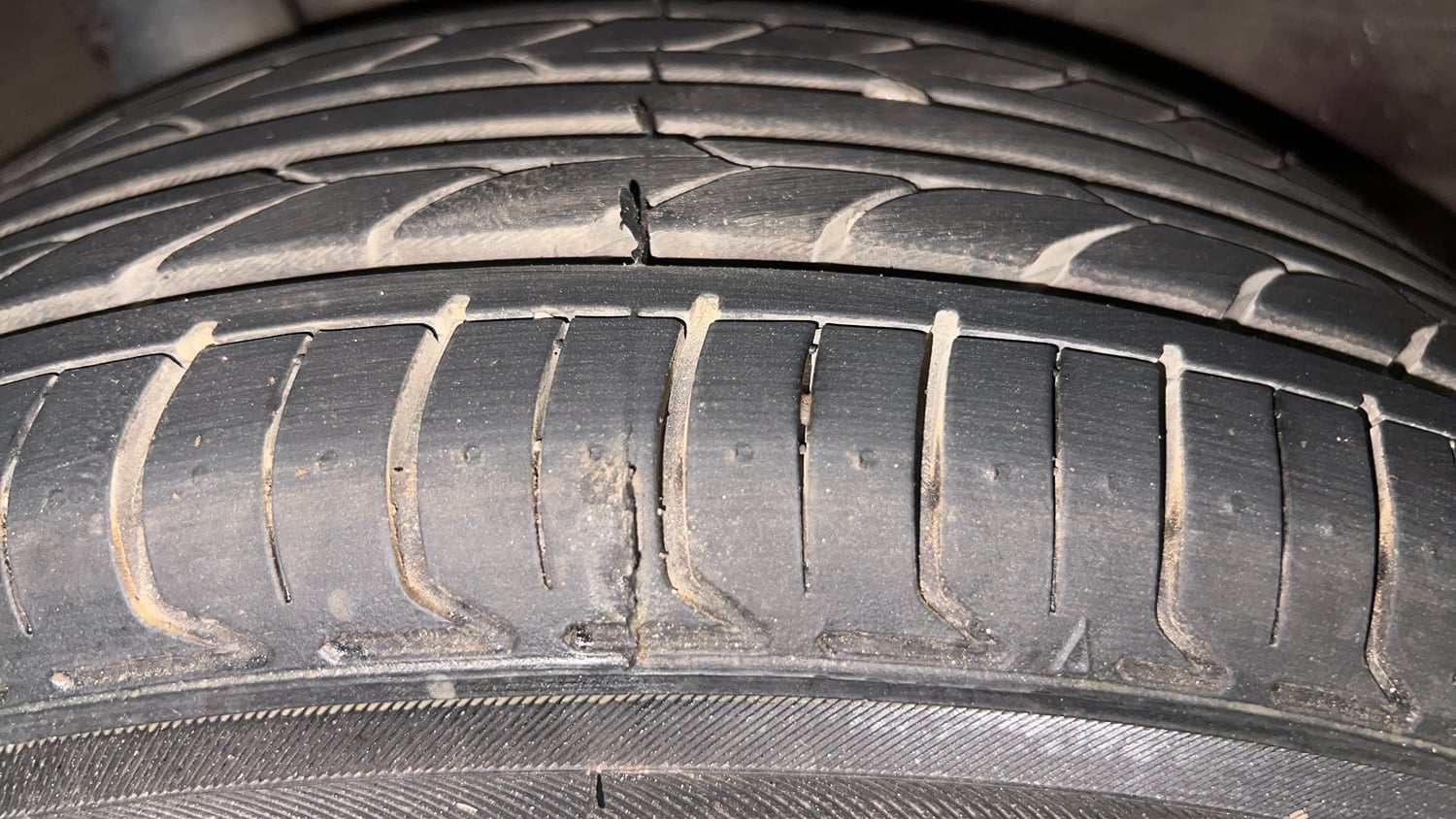 Used 2014 Honda Mobilio S Petrol Petrol Manual tyres RIGHT REAR TYRE TREAD VIEW