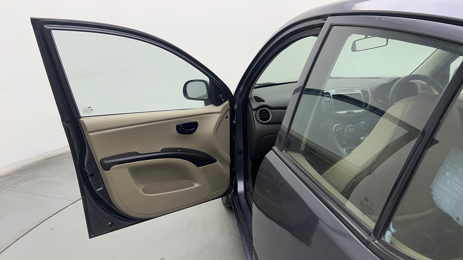 Used 2015 Hyundai i10 Magna 1.1 CNG (Outside Fitted) Cng Manual interior LEFT FRONT DOOR OPEN VIEW