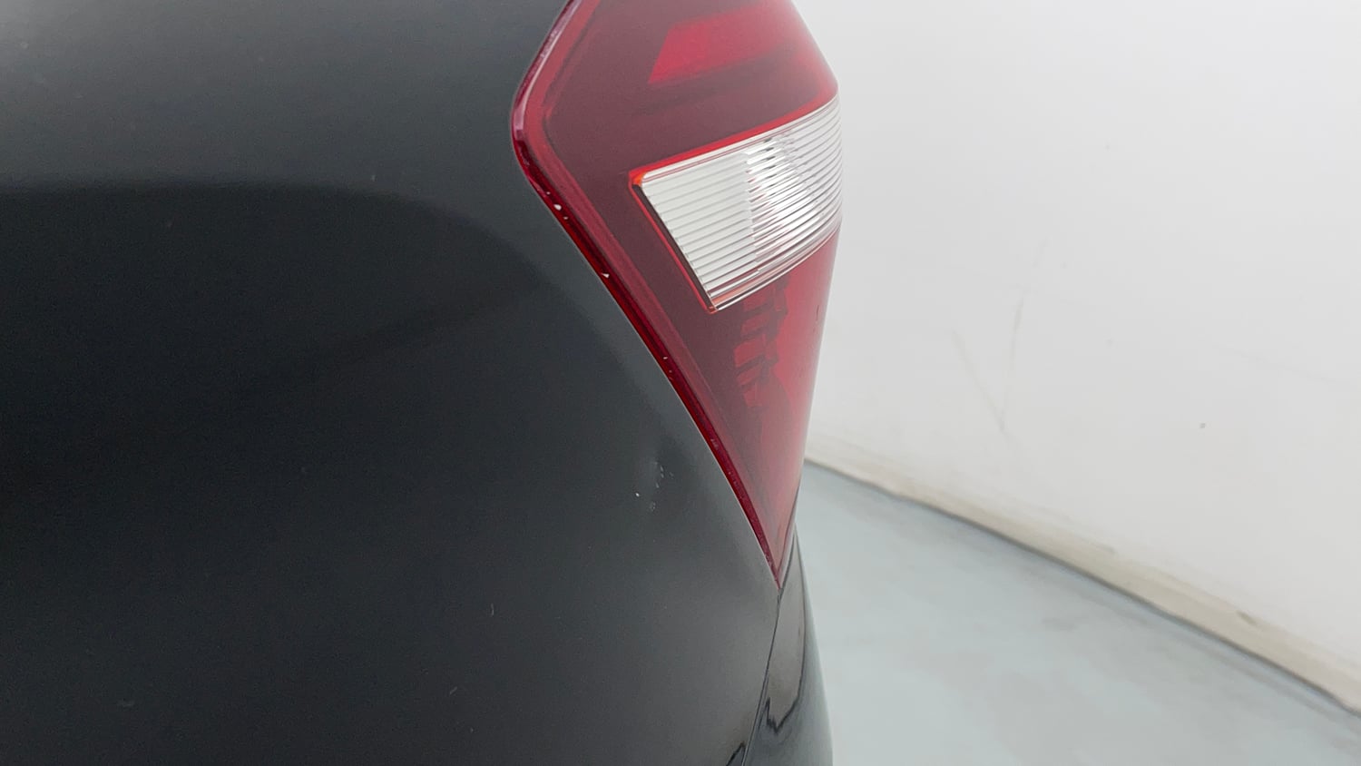 Used 2023 Hyundai Alcazar Signature (O) 6 STR 1.5 Petrol DCT Petrol Automatic dents MINOR SCRATCH