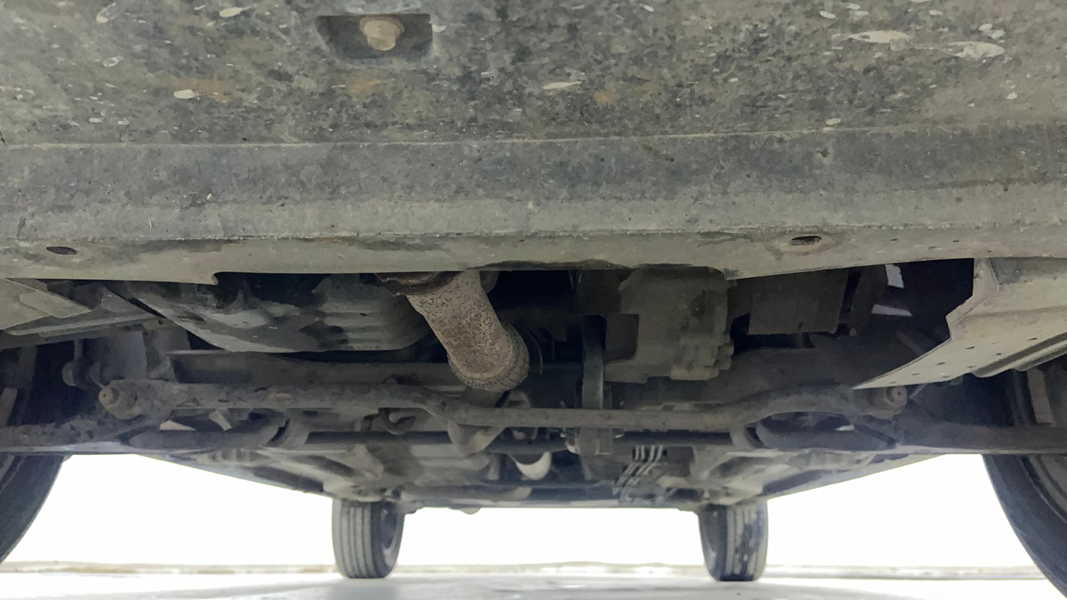 Used 2019 Tata Tigor Revotron XZA Petrol Automatic extra FRONT LEFT UNDERBODY VIEW