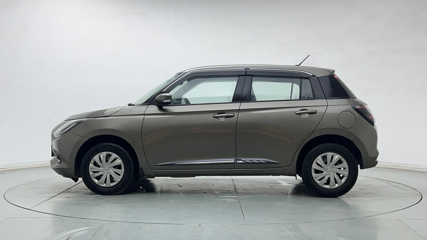 Used 2024 Maruti Suzuki Swift VXi (O) AMT Petrol Automatic exterior LEFT SIDE VIEW