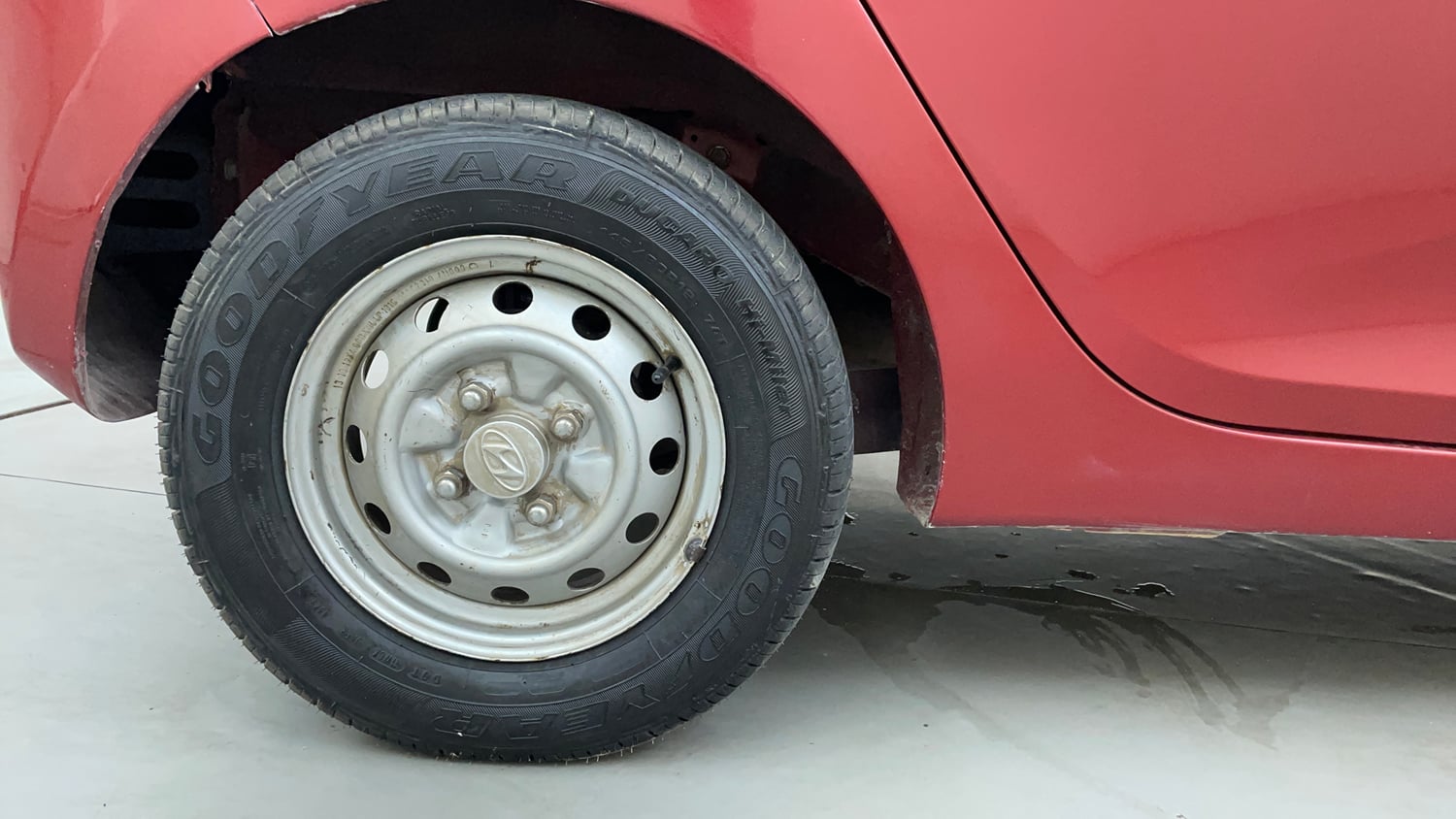 Used 2014 Hyundai Eon Era + Petrol Manual tyres RIGHT REAR TYRE RIM VIEW