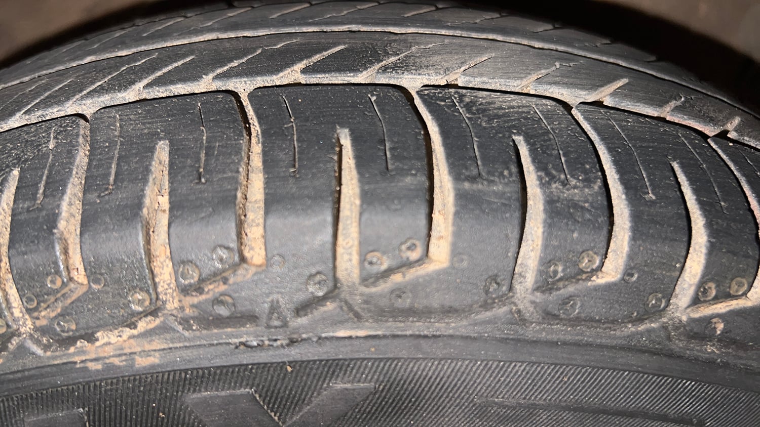 Used 2015 Hyundai i10 Magna 1.1 iRDE2 Petrol Manual tyres RIGHT FRONT TYRE TREAD VIEW