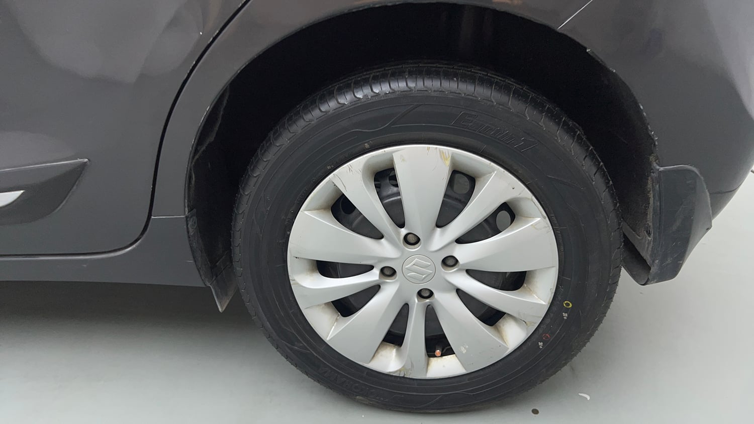 Used 2016 Maruti Suzuki Baleno Delta 1.2 Petrol Manual tyres LEFT REAR TYRE RIM VIEW