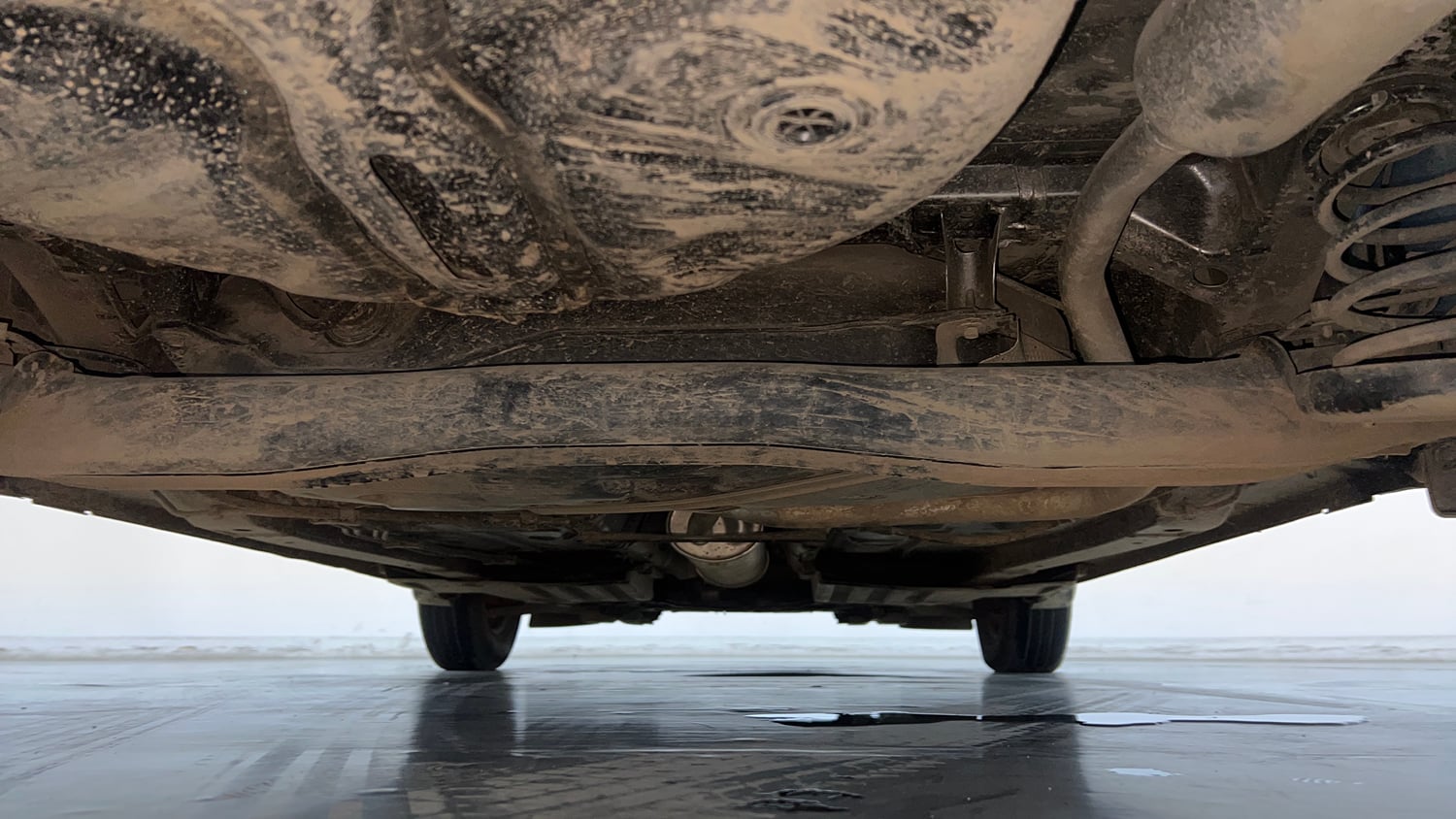 Used 2024 Maruti Suzuki Swift VXi (O) AMT Petrol Automatic extra REAR UNDERBODY VIEW (TAKEN FROM REAR)
