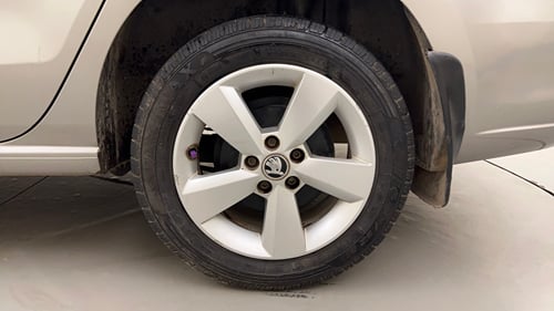 Used 2016 Skoda Rapid 1.6 MPI Ambition Petrol Manual tyres LEFT REAR TYRE RIM VIEW