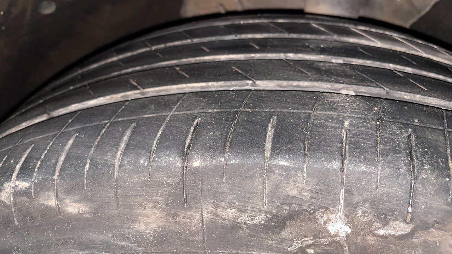 Used 2025 Mahindra XUV700 AX7 Petrol MT 7 STR Petrol Manual tyres RIGHT FRONT TYRE TREAD VIEW