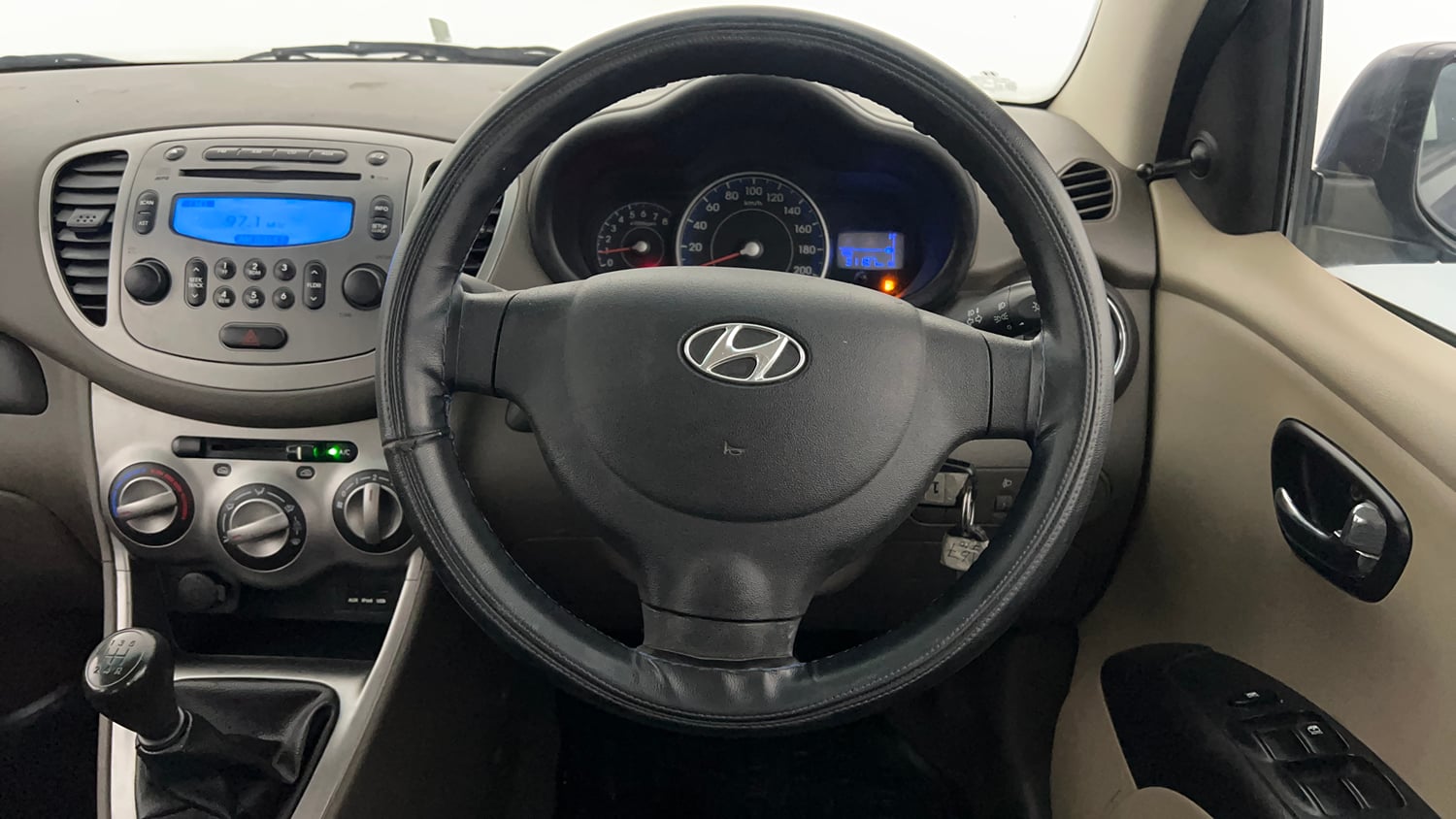 Used 2014 Hyundai i10 Sportz 1.1 iRDE2 Petrol Manual interior STEERING VIEW