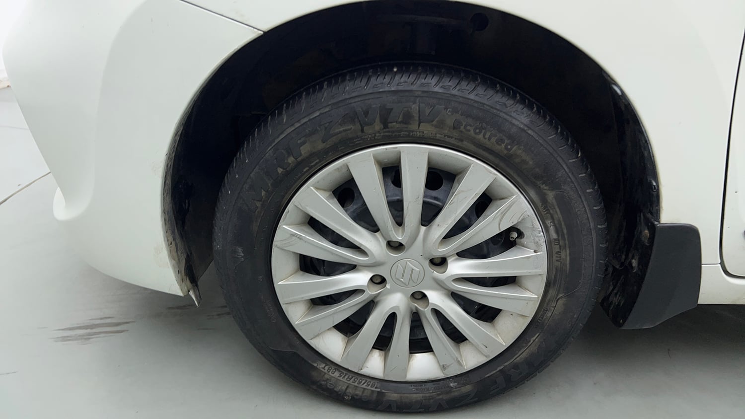 Used 2021 Maruti Suzuki Baleno Delta Petrol Manual tyres LEFT FRONT TYRE RIM VIEW