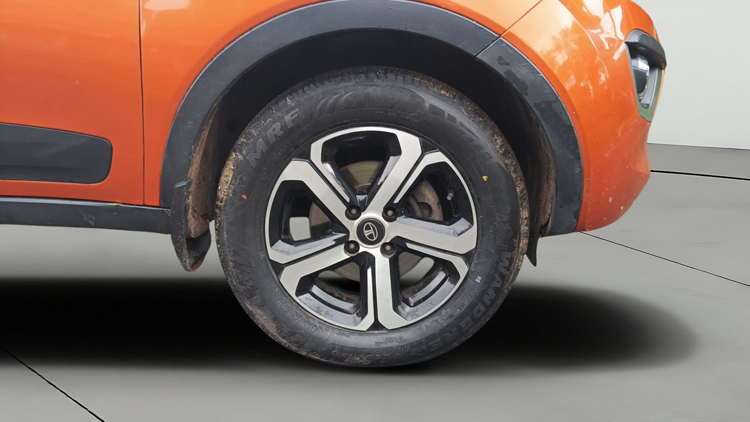 Used 2018 Tata Nexon XZ Plus Diesel Dual Tone Diesel Manual tyres RIGHT FRONT TYRE RIM VIEW