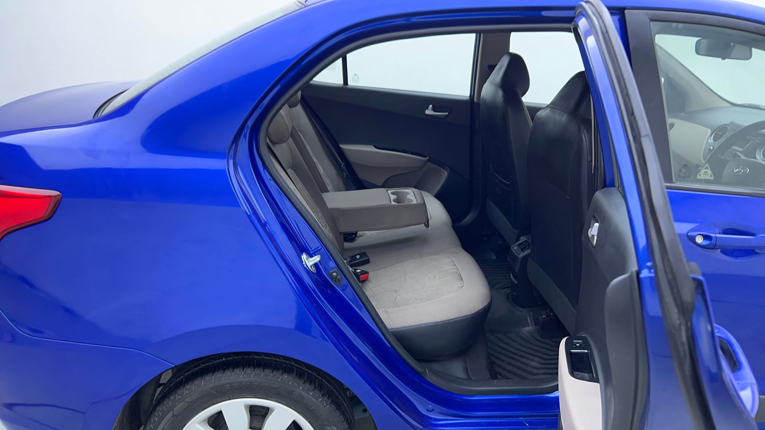 Used 2015 Hyundai Xcent S 1.2 (O) Petrol Manual interior RIGHT SIDE REAR DOOR CABIN VIEW