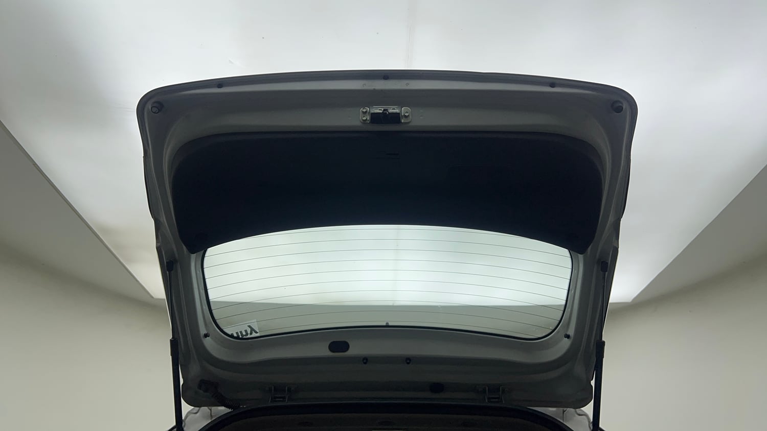 Used 2018 Hyundai Elite i20 Asta 1.2 AT Petrol Automatic interior DICKY DOOR OPEN VIEW