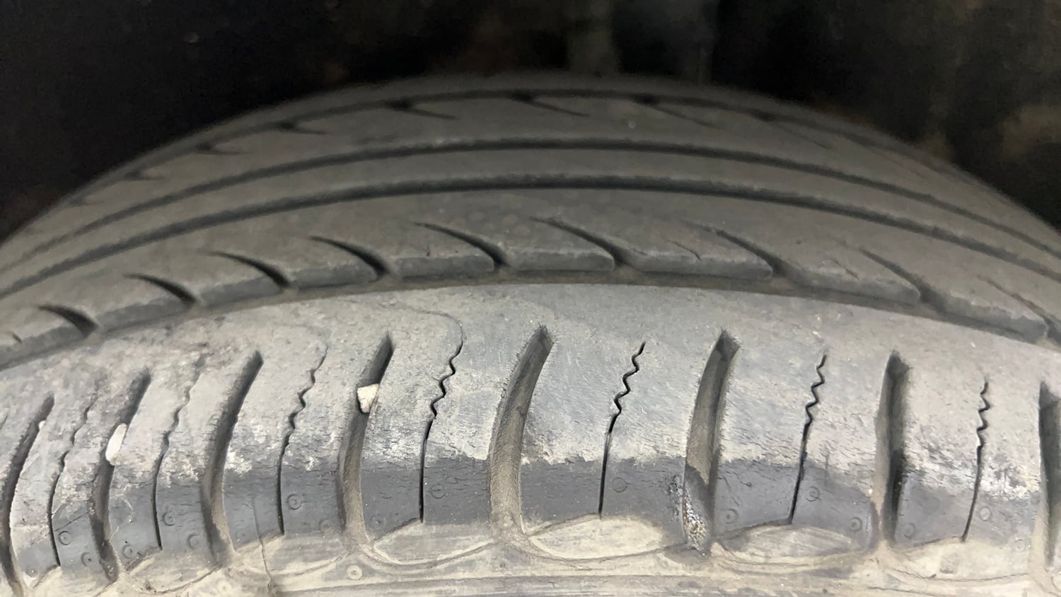 Used 2018 Ford EcoSport Titanium + 1.5L Ti-VCT AT Petrol Automatic tyres LEFT REAR TYRE TREAD VIEW
