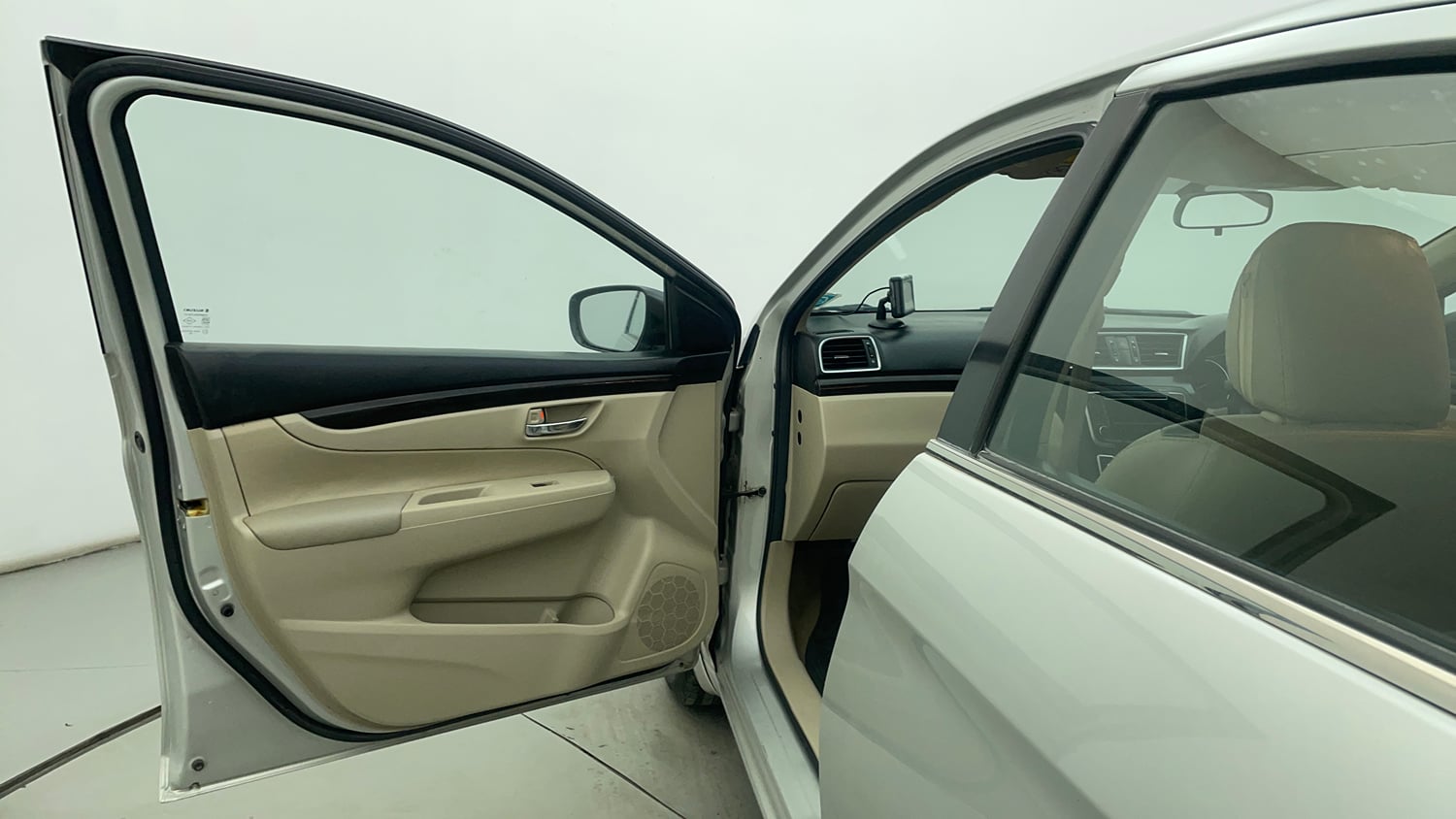 Used 2018 Maruti Suzuki Ciaz Delta 1.4 AT Petrol Automatic interior LEFT FRONT DOOR OPEN VIEW