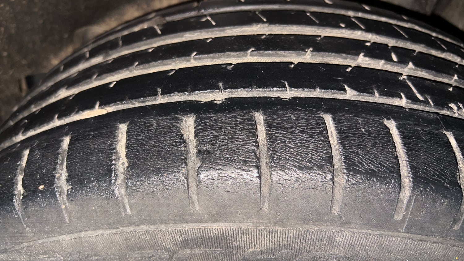 Used 2017 Maruti Suzuki Ciaz Alpha 1.4 MT Petrol Manual tyres LEFT REAR TYRE TREAD VIEW
