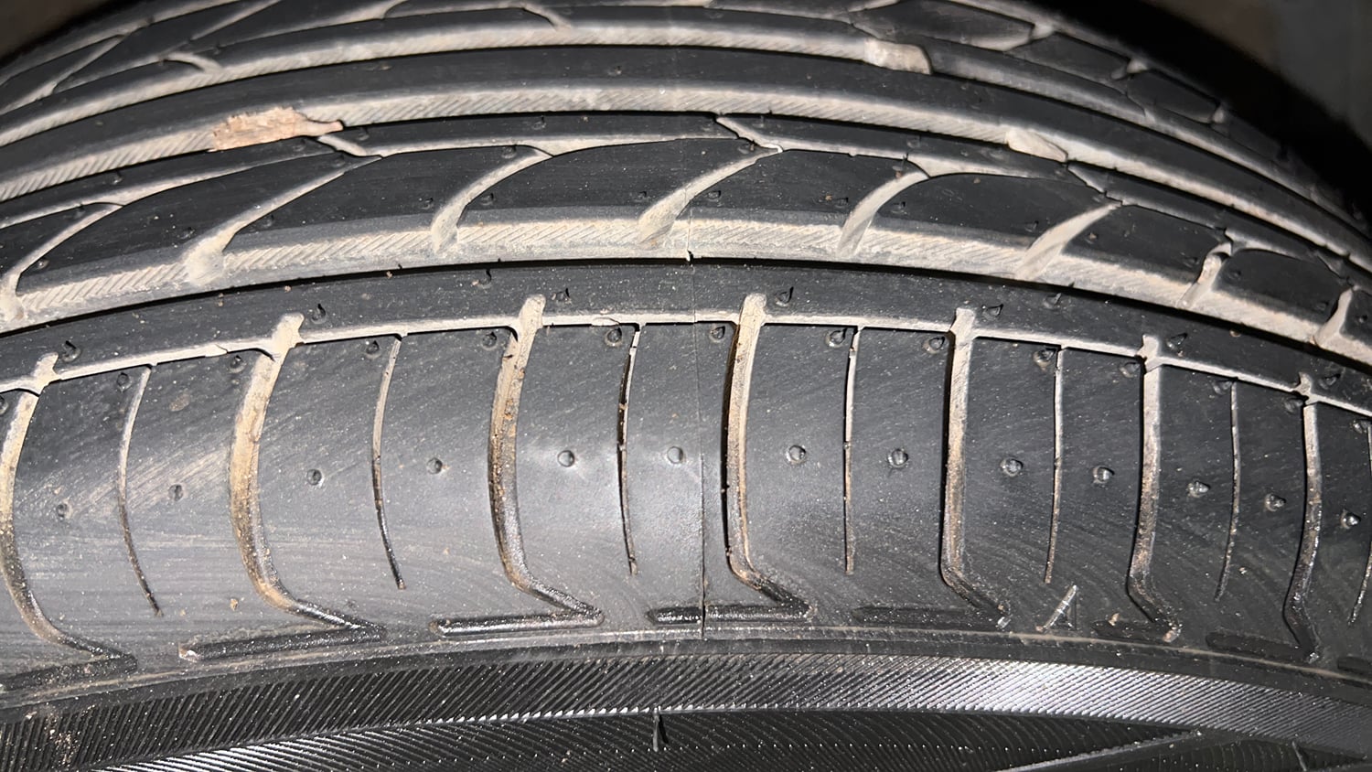 Used 2020 Maruti Suzuki XL6 Alpha AT Petrol Petrol Automatic tyres RIGHT FRONT TYRE TREAD VIEW