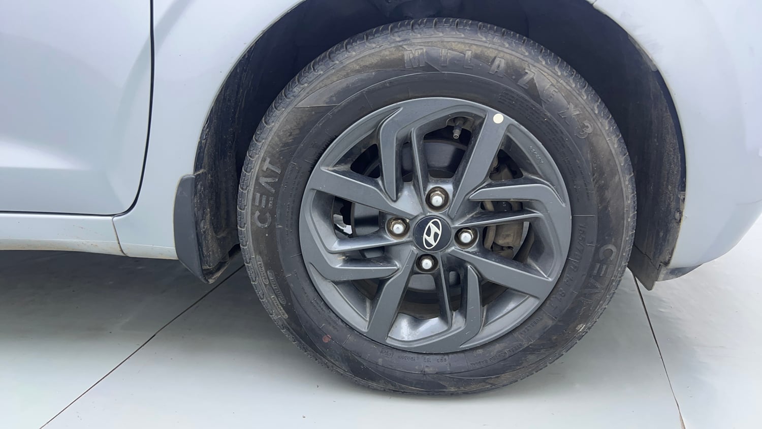 Used 2019 Hyundai Grand i10 Nios Sportz AMT 1.2 Kappa VTVT Petrol Automatic tyres RIGHT FRONT TYRE RIM VIEW