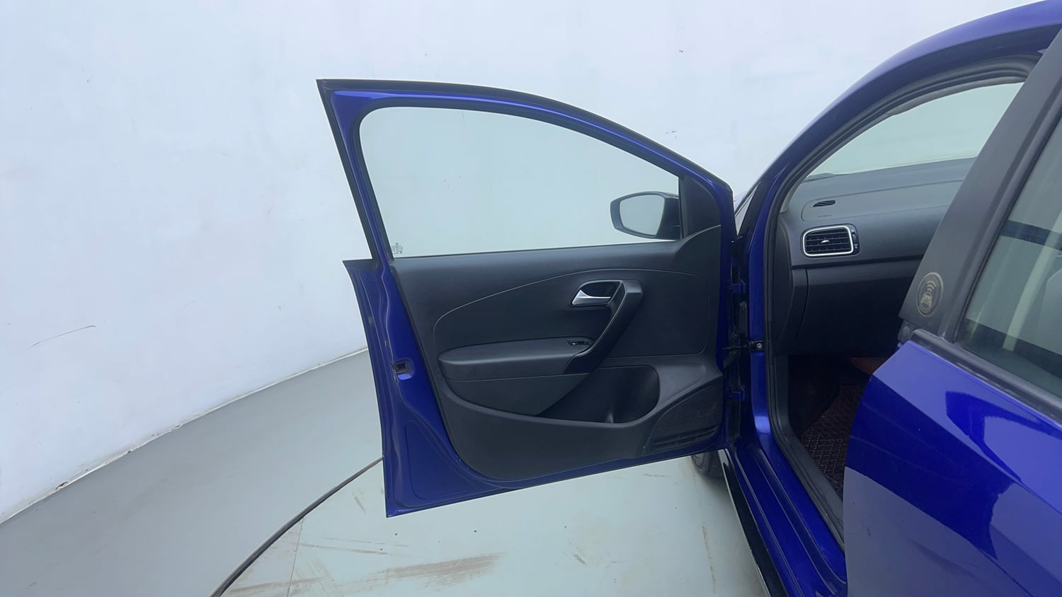 Used 2019 Volkswagen Polo Highline Plus 1.0 (P) 16 Alloy Petrol Manual interior LEFT FRONT DOOR OPEN VIEW