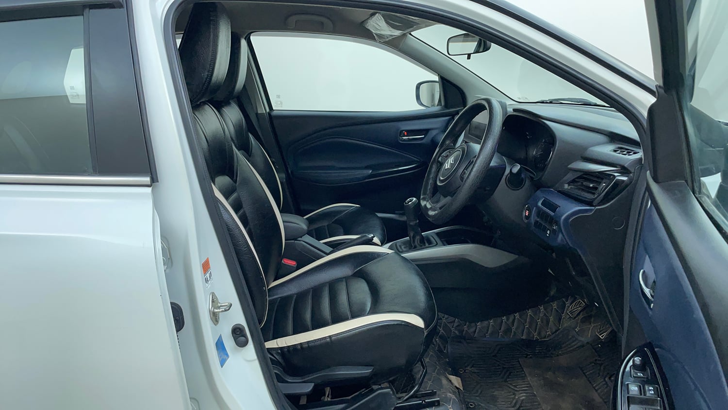 Used 2022 Maruti Suzuki Baleno Zeta MT Petrol Manual interior RIGHT SIDE FRONT DOOR CABIN VIEW