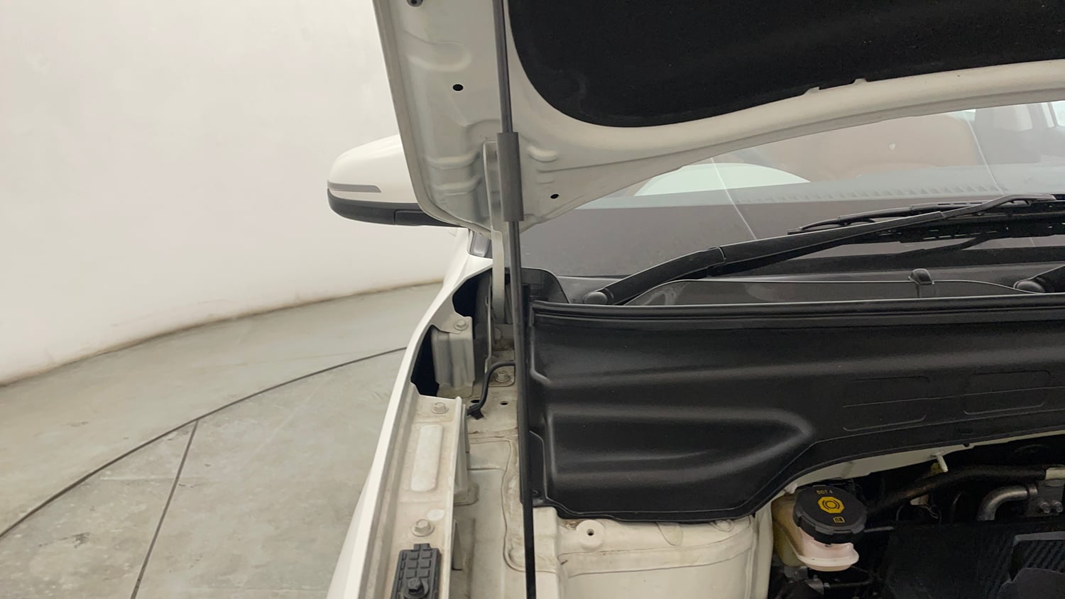 Used 2022 Hyundai Creta EX 1.5 Petrol Petrol Manual engine ENGINE RIGHT SIDE HINGE & APRON VIEW