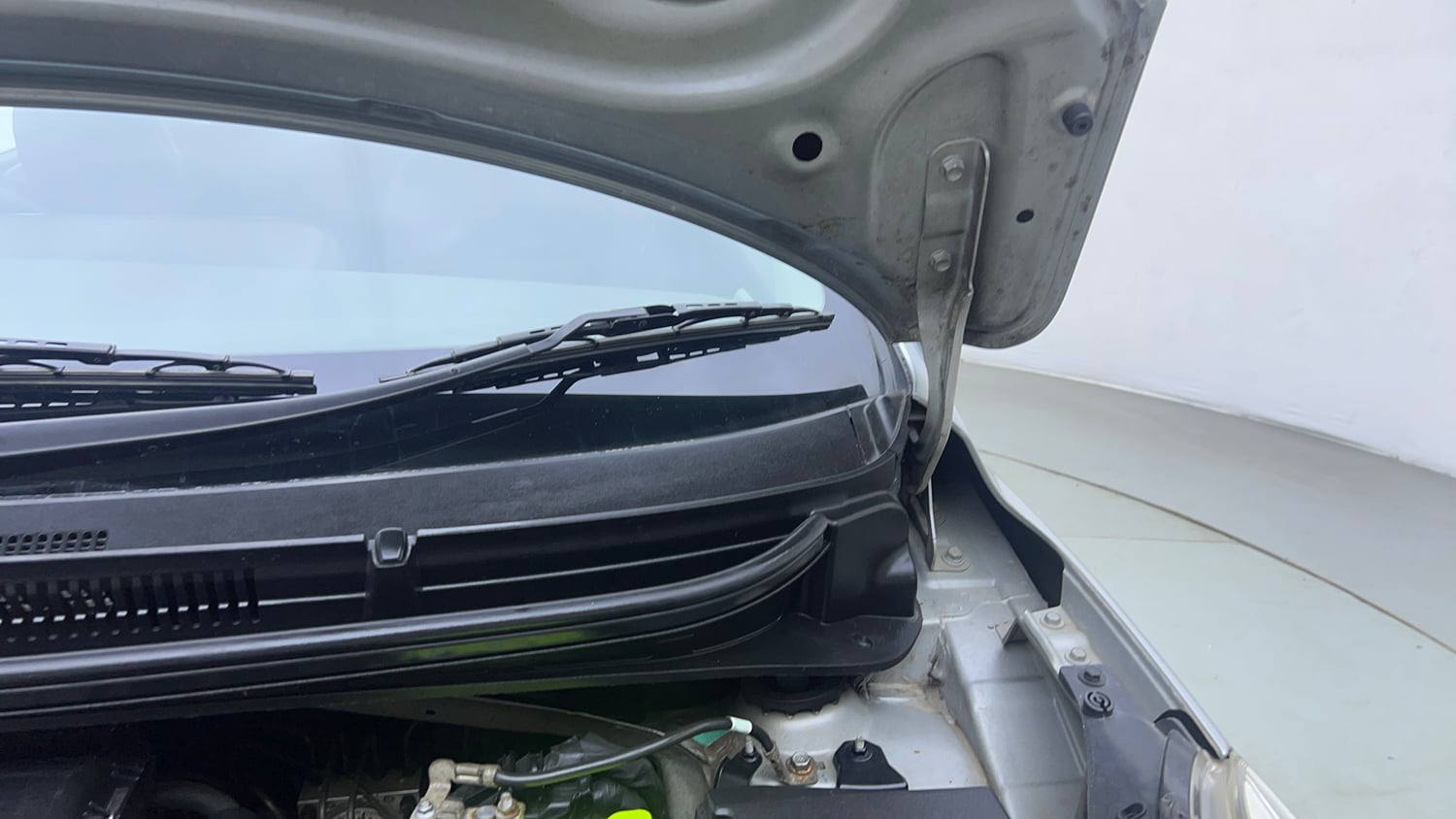 Used 2019 Hyundai Grand i10 Nios Sportz AMT 1.2 Kappa VTVT Petrol Automatic engine ENGINE LEFT SIDE HINGE & APRON VIEW