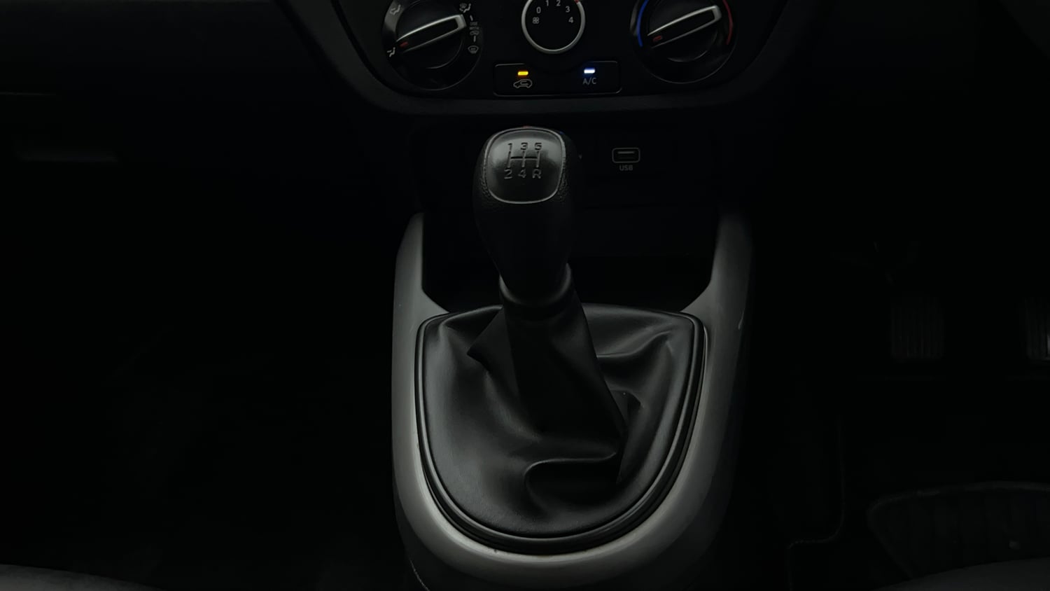 Used 2025 Hyundai Exter S 1.2 MT Petrol Manual interior GEAR  KNOB VIEW