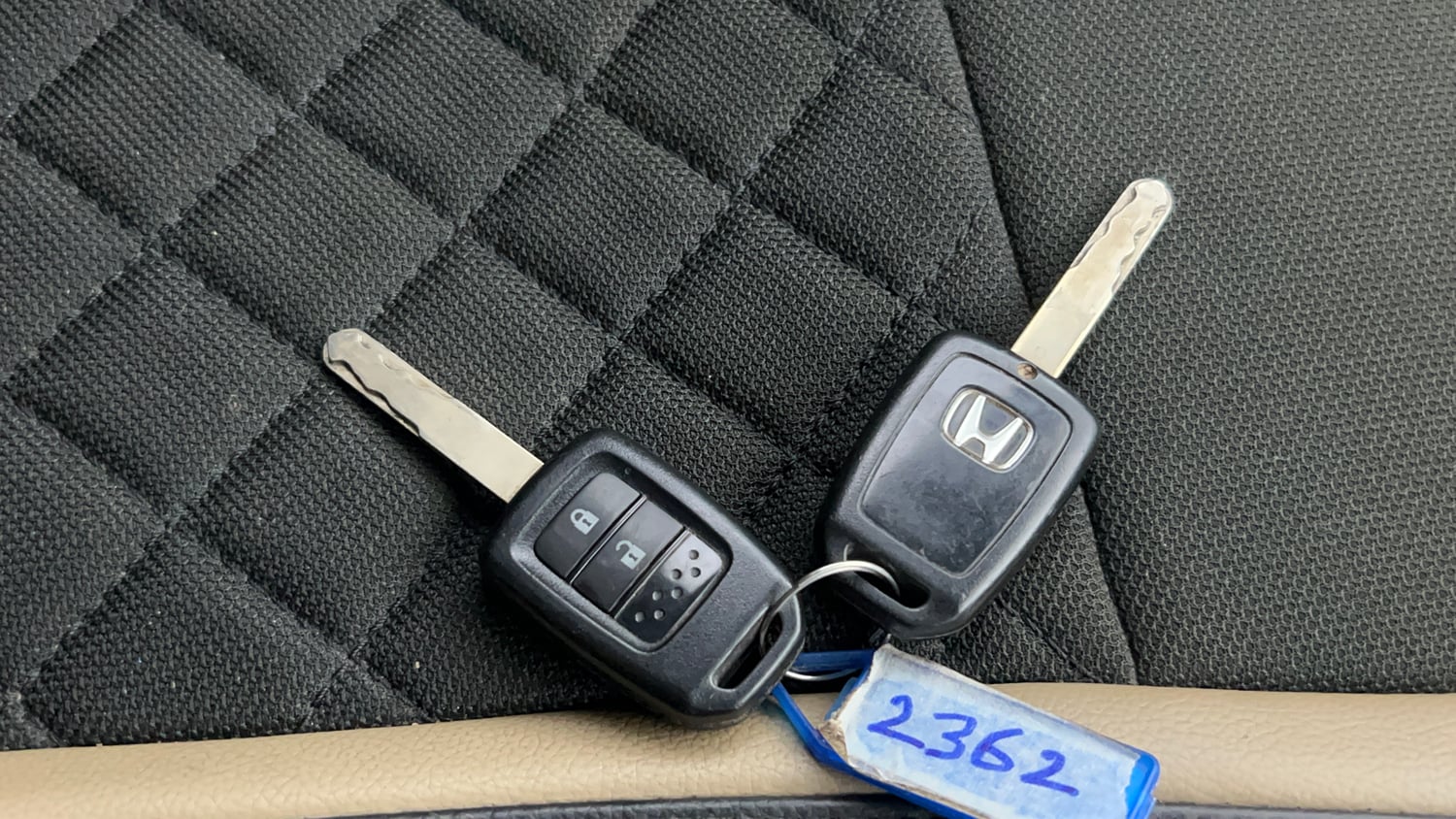 Used 2016 Honda City V Petrol Manual extra CAR KEY VIEW