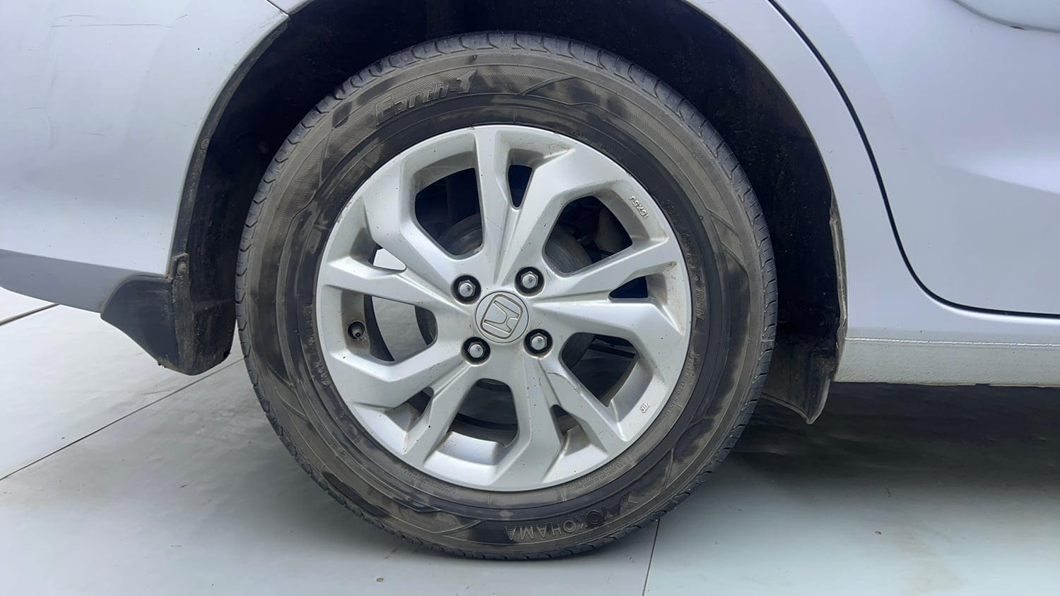 Used 2018 Honda Amaze 1.2 VX MT Petrol Petrol Manual tyres RIGHT REAR TYRE RIM VIEW