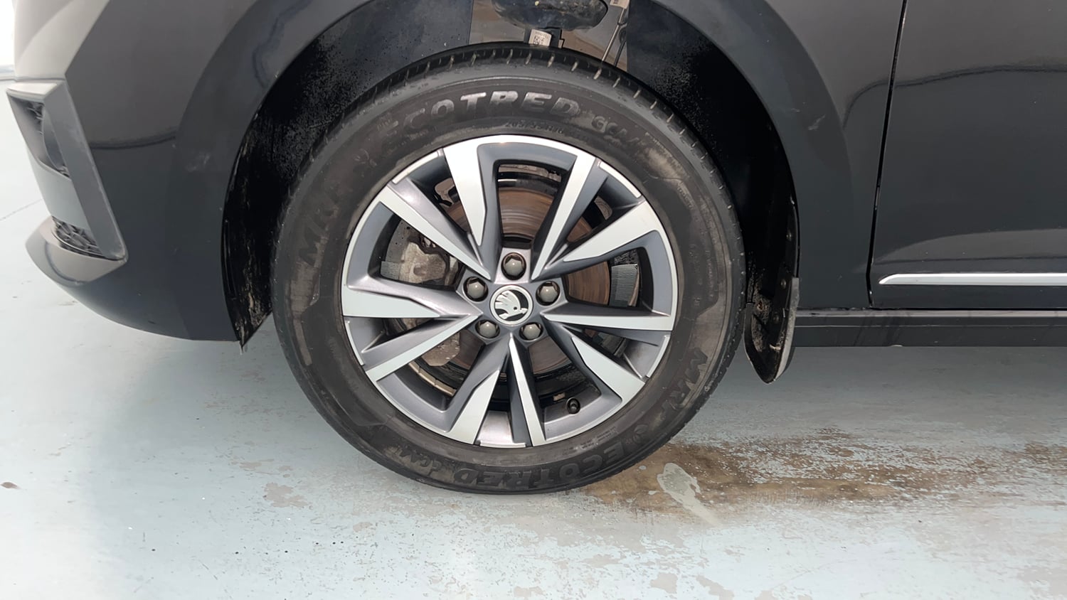Used 2024 Skoda Slavia Style 1.0L TSI MT Petrol Manual tyres LEFT FRONT TYRE RIM VIEW