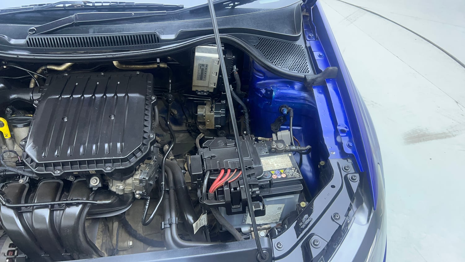 Used 2019 Volkswagen Polo Highline Plus 1.0 (P) 16 Alloy Petrol Manual engine ENGINE LEFT SIDE VIEW