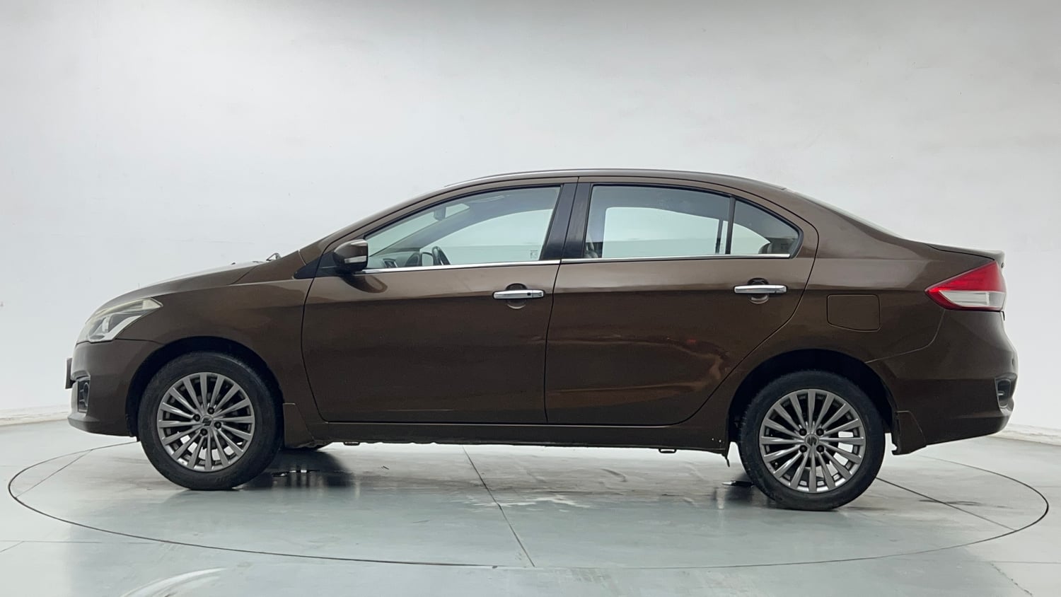 Used 2017 Maruti Suzuki Ciaz Alpha 1.4 MT Petrol Manual exterior LEFT SIDE VIEW
