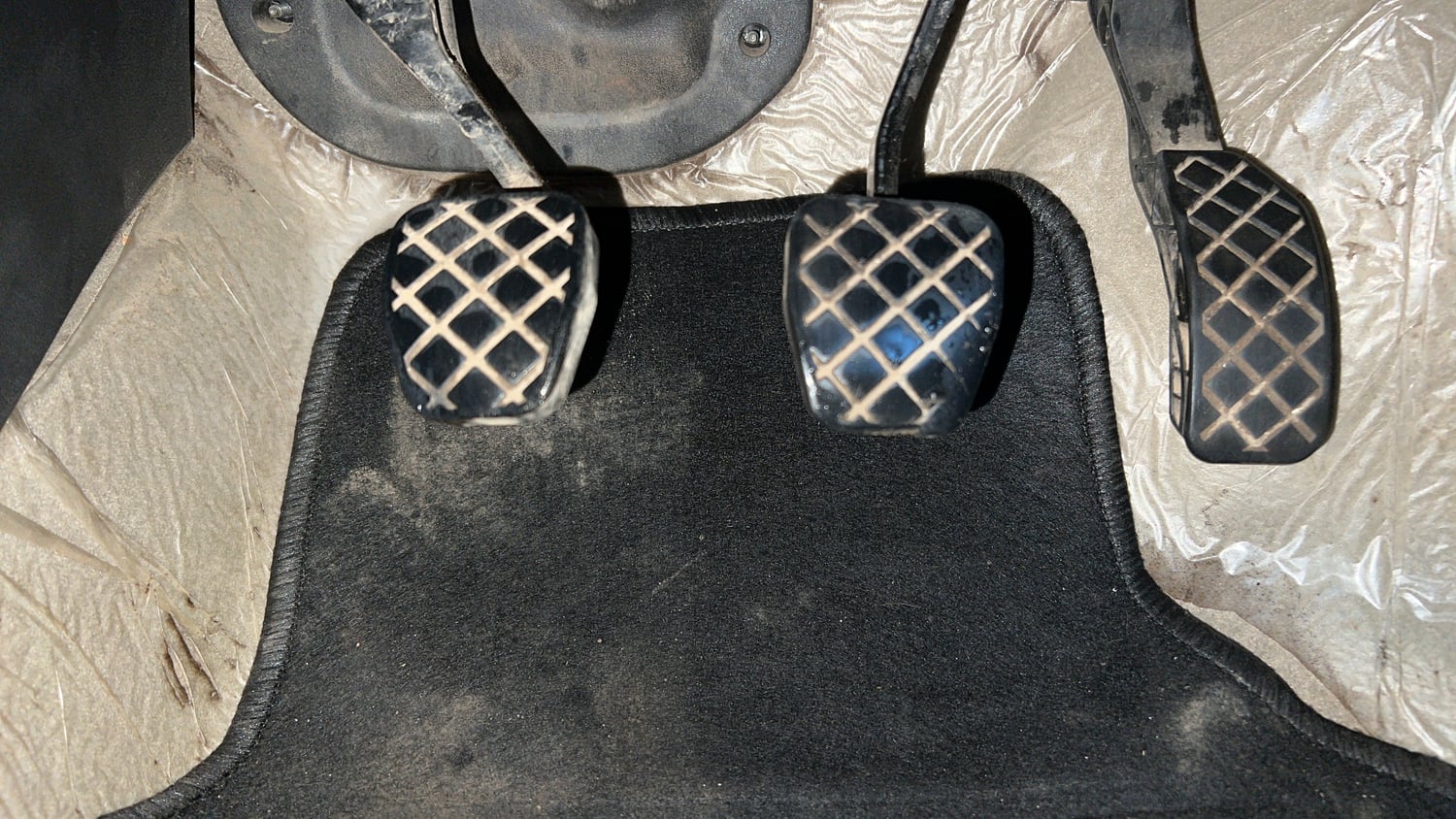 Used 2013 Volkswagen Polo Highline1.2L (P) Petrol Manual interior PEDALS VIEW