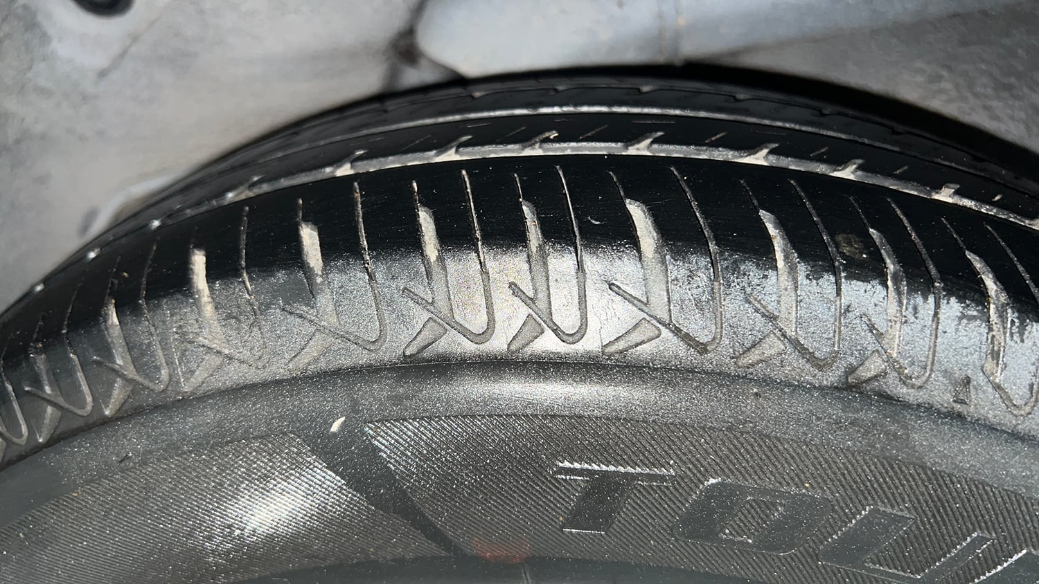 Used 2014 Hyundai i10 Sportz 1.1 iRDE2 Petrol Manual tyres LEFT REAR TYRE TREAD VIEW