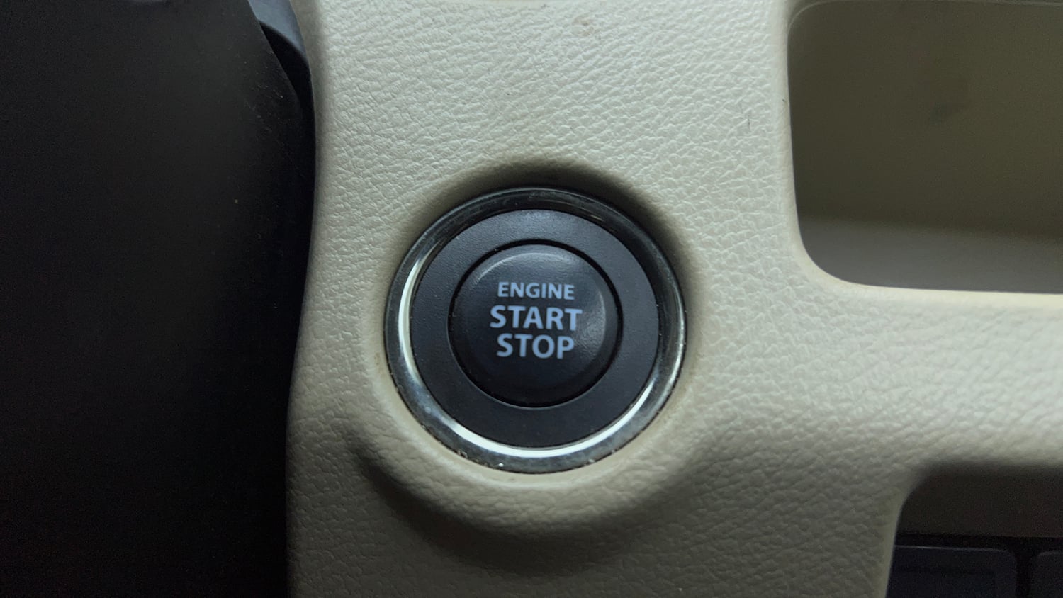Used 2016 Maruti Suzuki Ciaz ZXI+ AT Petrol Automatic top_features Keyless start