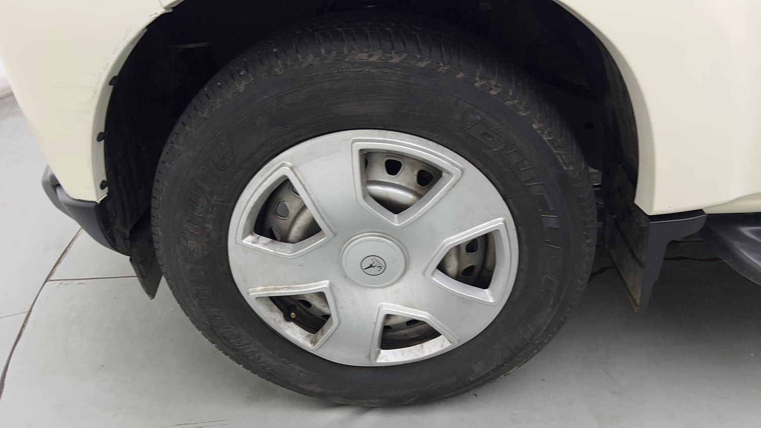 Used 2022 Mahindra Scorpio S5 Diesel Manual tyres LEFT FRONT TYRE RIM VIEW